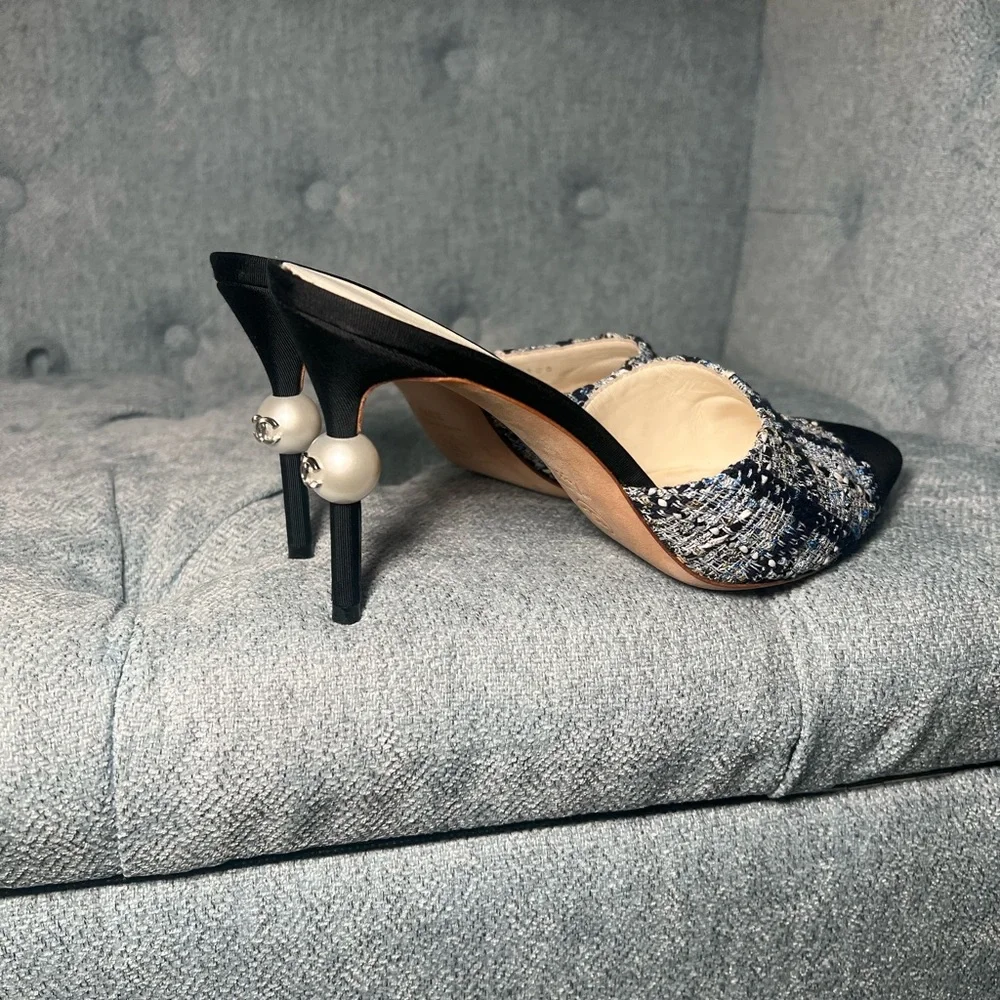 CHANEL Black/Blue Tweed & Grosgrain pointed toe CC Pearl heel Mule - Picture 4 of 14